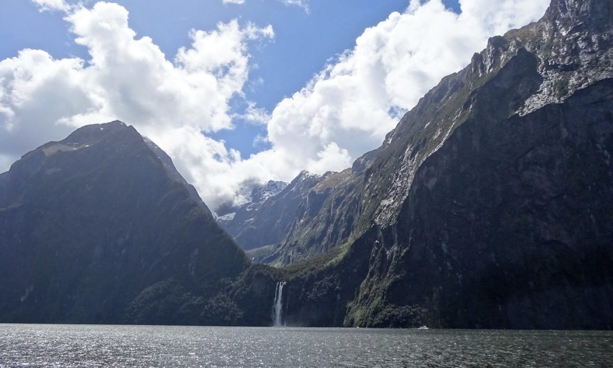 Milford-Track-New-Zealand-Most-Beautiful-Trek-in-the-World