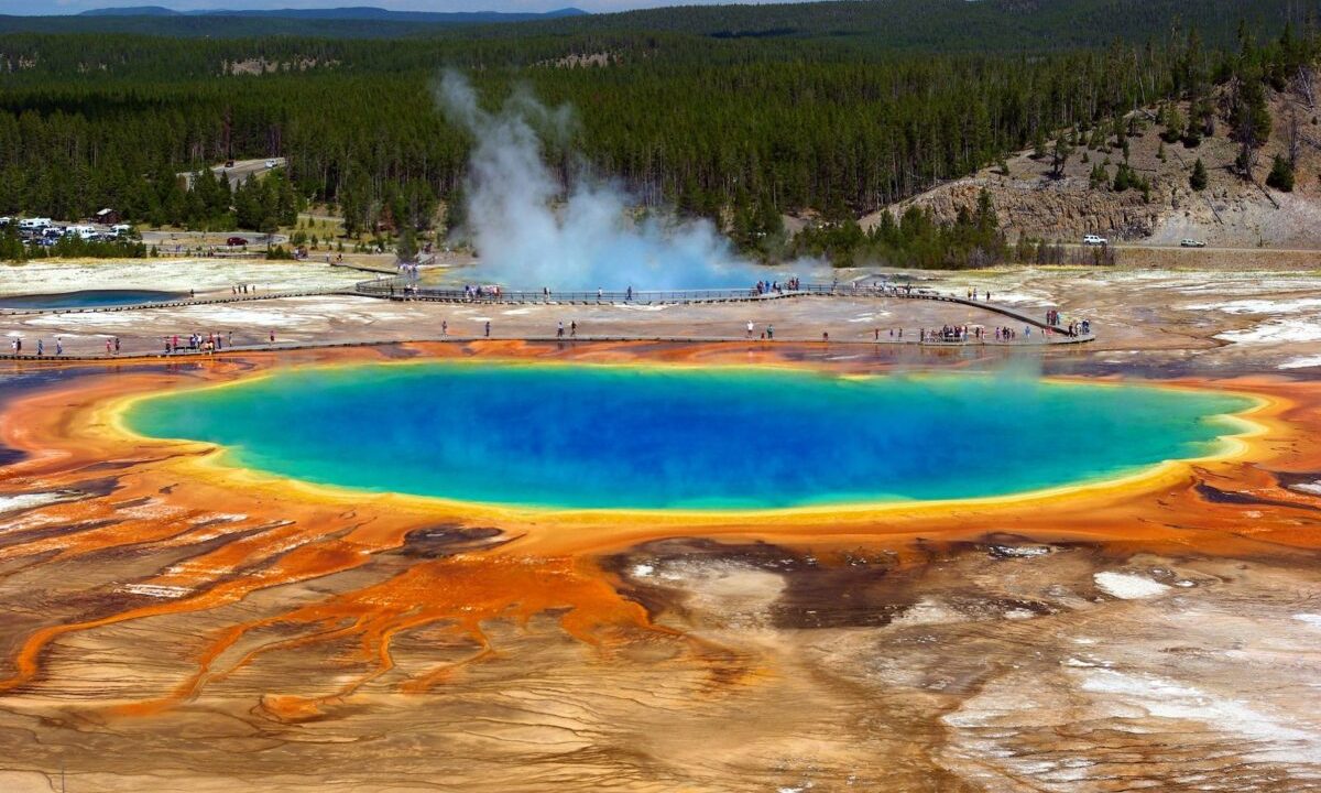 Yellowstone-National-Park-Most-Beautiful-Place-to-Visit-in-USA